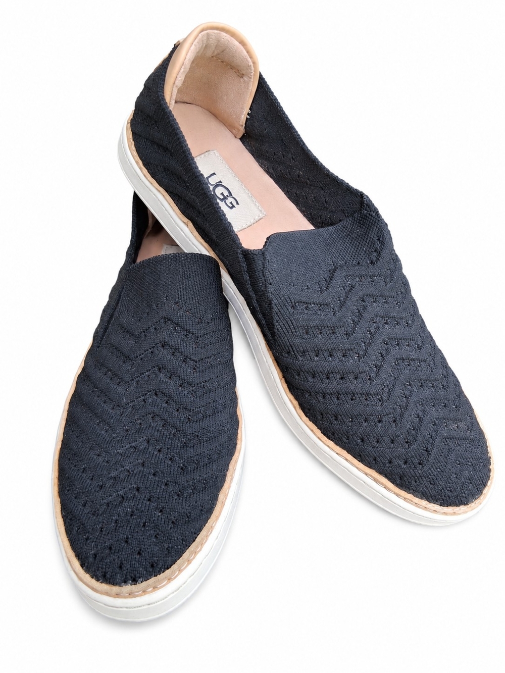 UGG Sammy Chevron Knit Slip-On Sneakers Black Size 6 Comfort Flats EUC - Picture 2 of 14